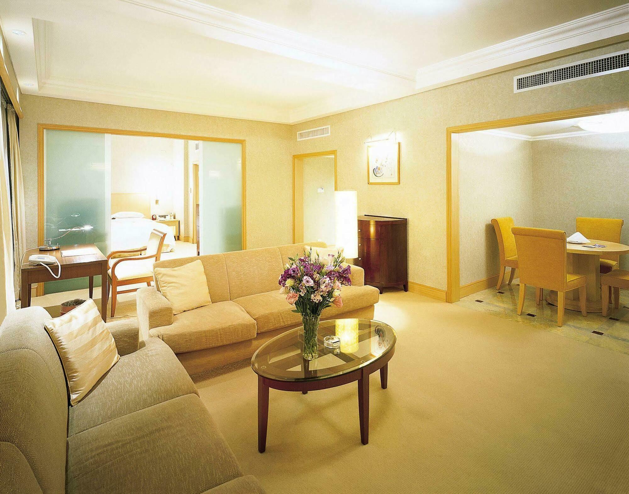 Furama Hotel Dalian Exterior photo